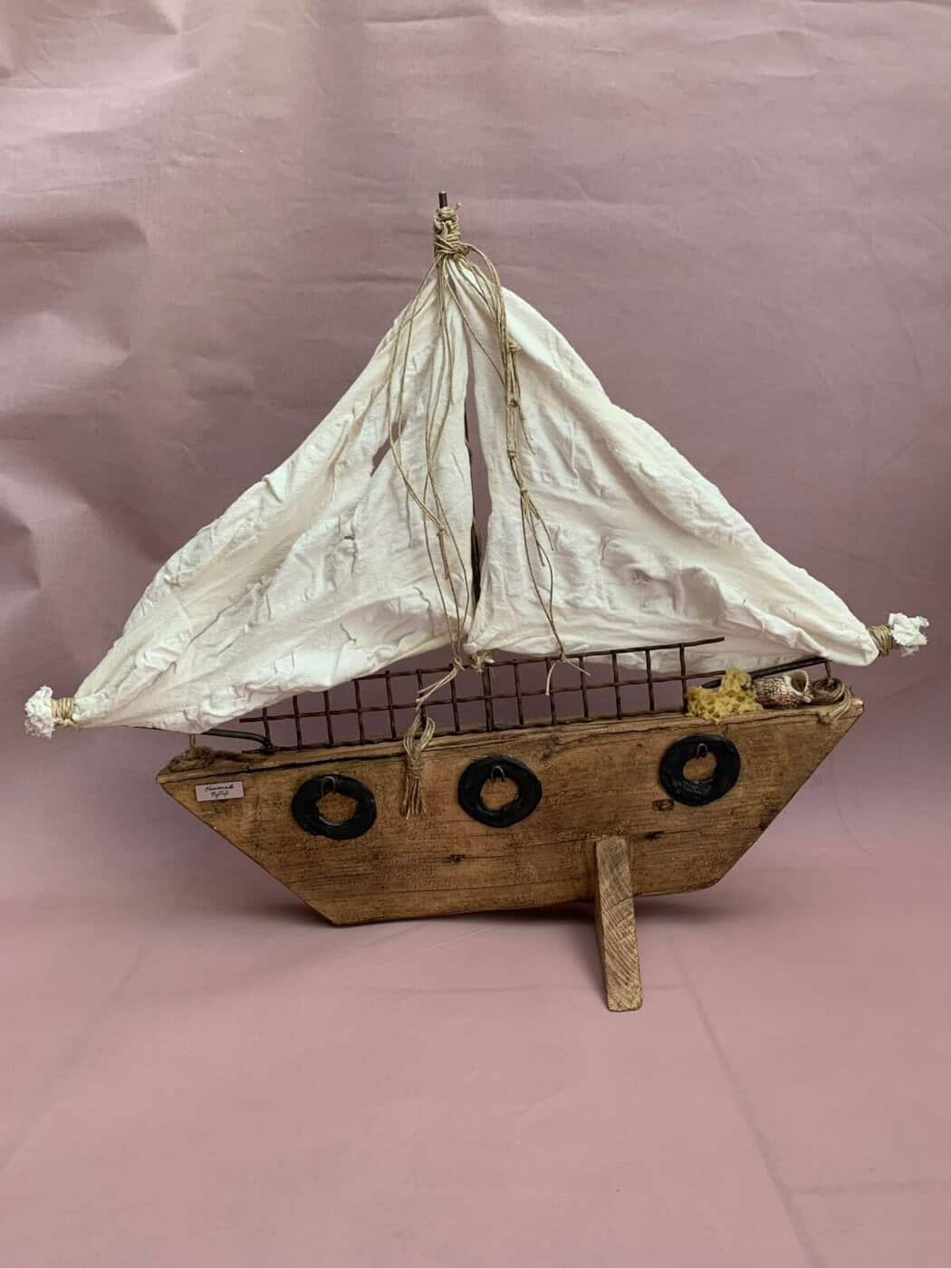 Καραβι από ξύλο με πανιά