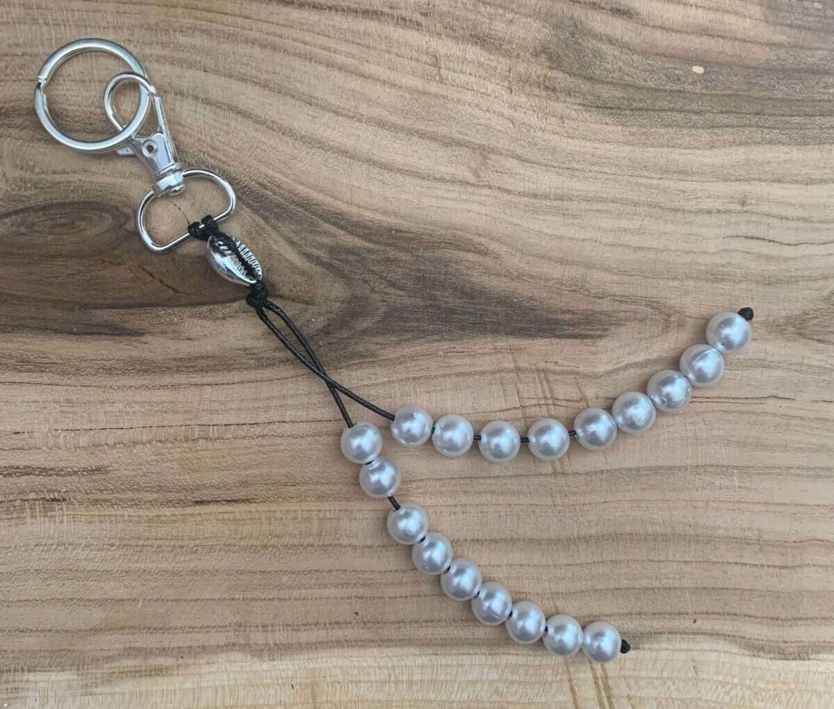 ΜΠΡΕΛΟΚ με χάντρες πέρλα λευκή