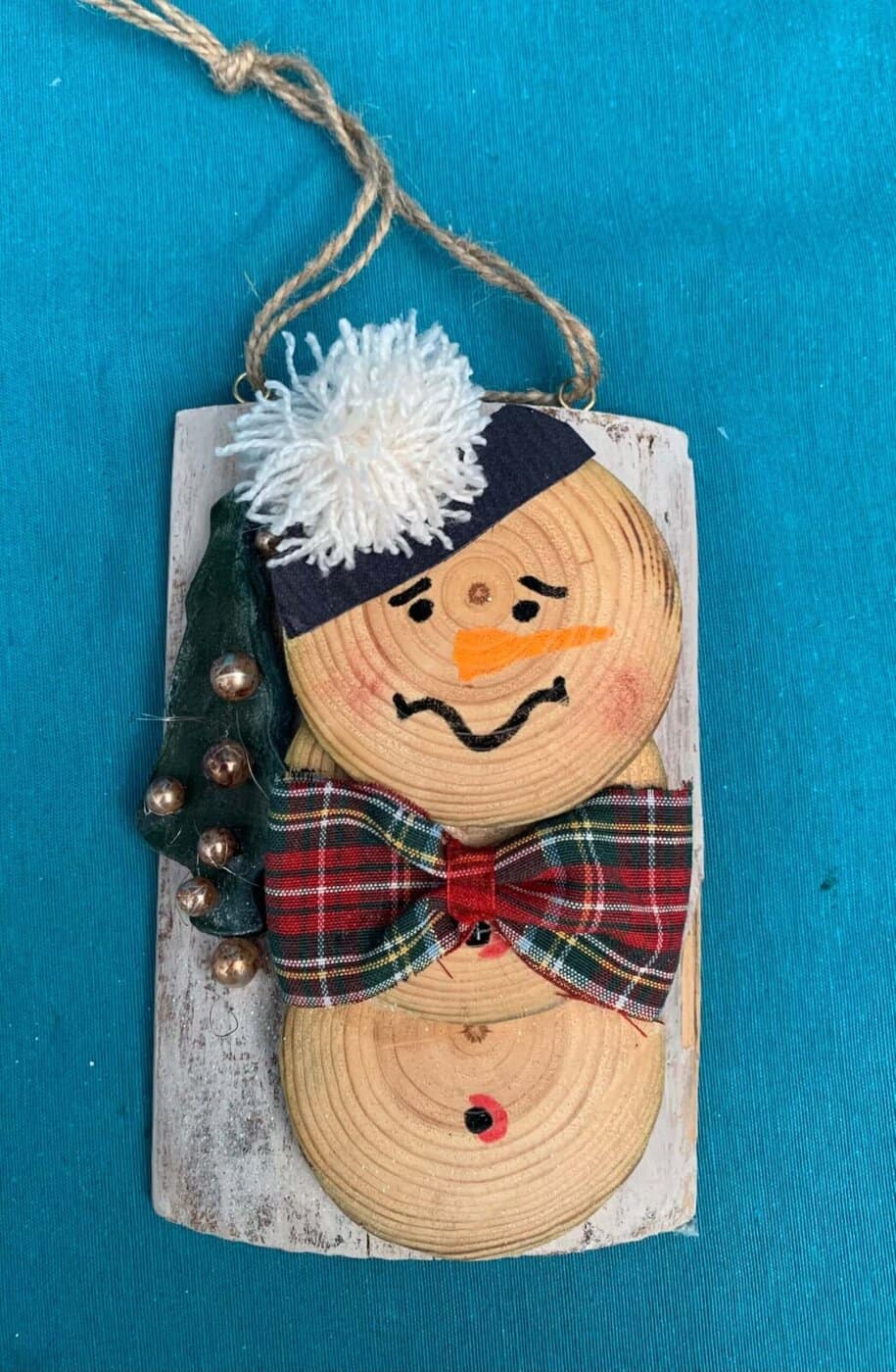 Χριστουγεννιάτικο κρεμαστό από κορμό