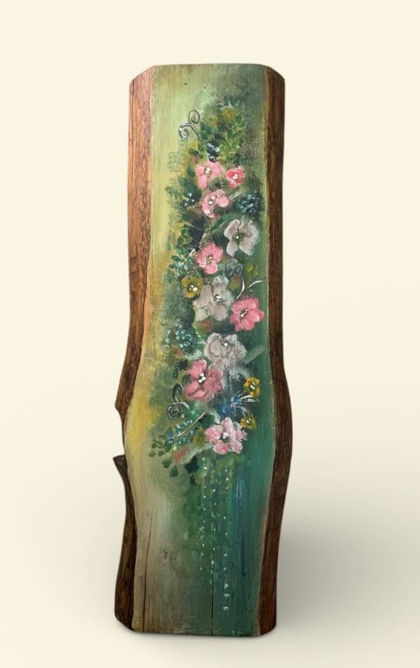 Κρεμαστός ακανόνιστος κορμός ζωγραφισμένος