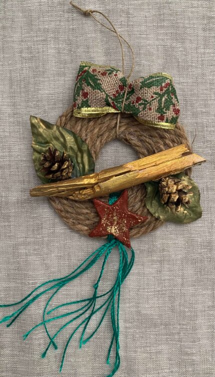 Χριστουγεννιάτικο κρεμαστό στεφάνι